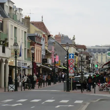 Hyper Centre - 2 Pieces Tout Confort - Terrasse - Ascenseur - Cabourg Exterior photo