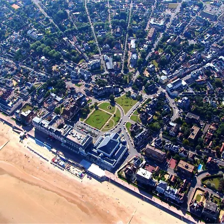 Hyper Centre - 2 Pieces Tout Confort - Terrasse - Ascenseur - Cabourg Exterior photo